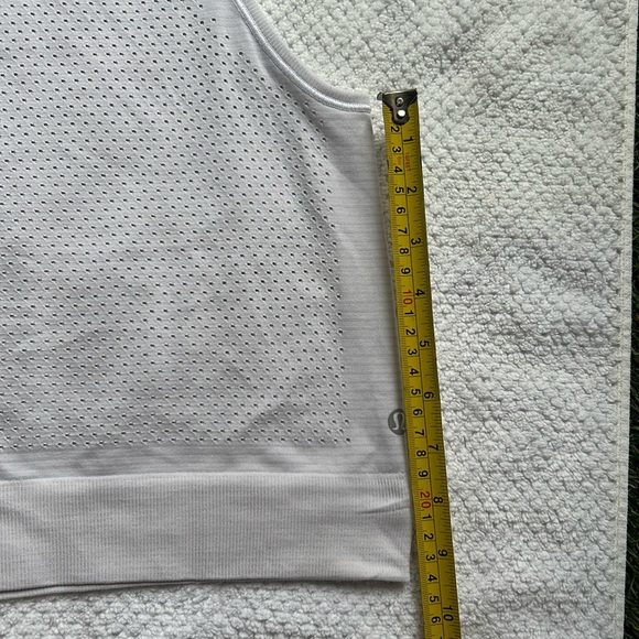 Lululemon Shirt Women’s White Breeze Muscle Tank II Perforated Breathable Logo - Picture 8 of 12